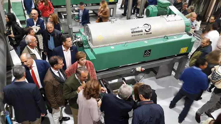 La delegada del Gobierno asiste a la presentación del primer aceite del año  de Campopineda